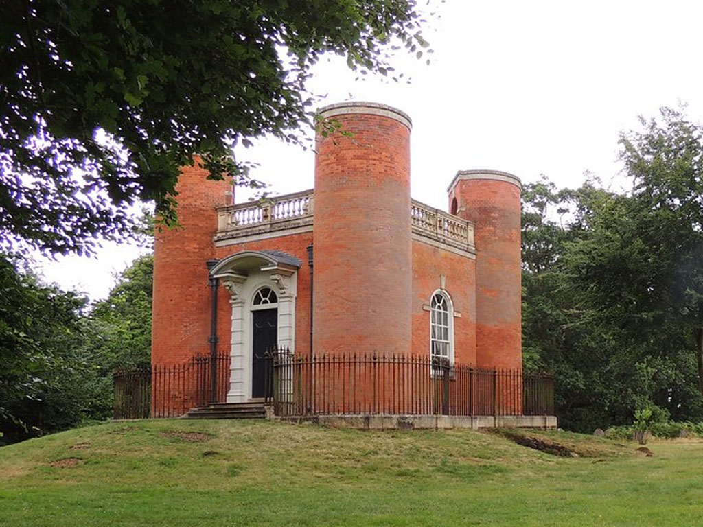 photo outside Queen Annes SummerHouse